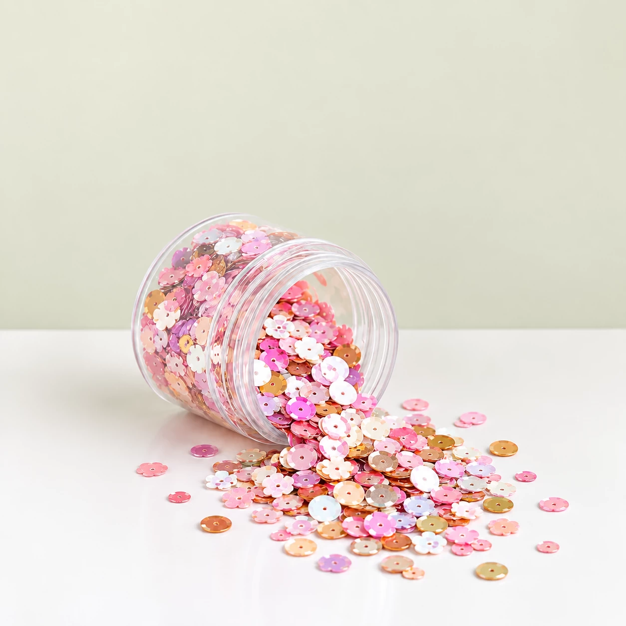 Decoratiematerialen en versieringen voor knutselen en creatieve projecten
