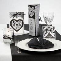 Lasergesneden hart wit 7,5 cm &ndash; 18 stuks