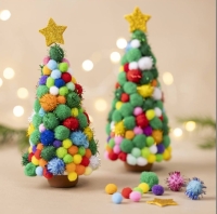 Mini Hobbyset Decoratie – Kleurrijke Pompon-Kerstboom DIY 2 stuks